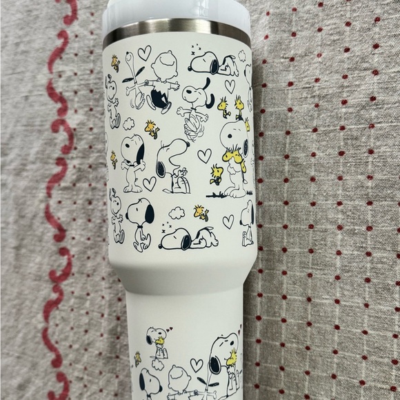 Stanley White Snoopy Tumbler with Handle - Picture 3 of 12